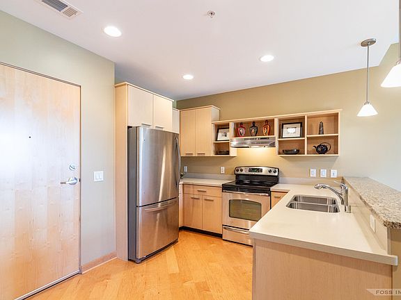 5th image of 309 W Washington Ave Unit 209
