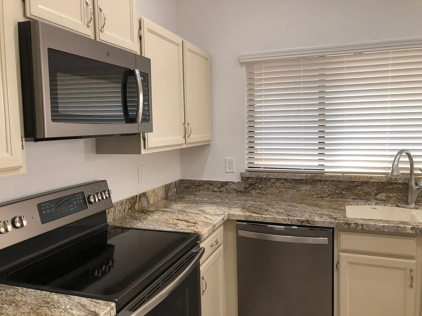Lovely Updated Home in Leisure World a 45+ Active Adult Resort Community — Photo 4
