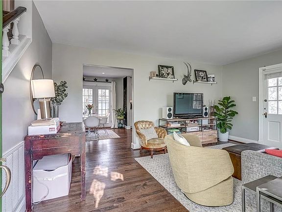 5th image of 5002 W Franklin St