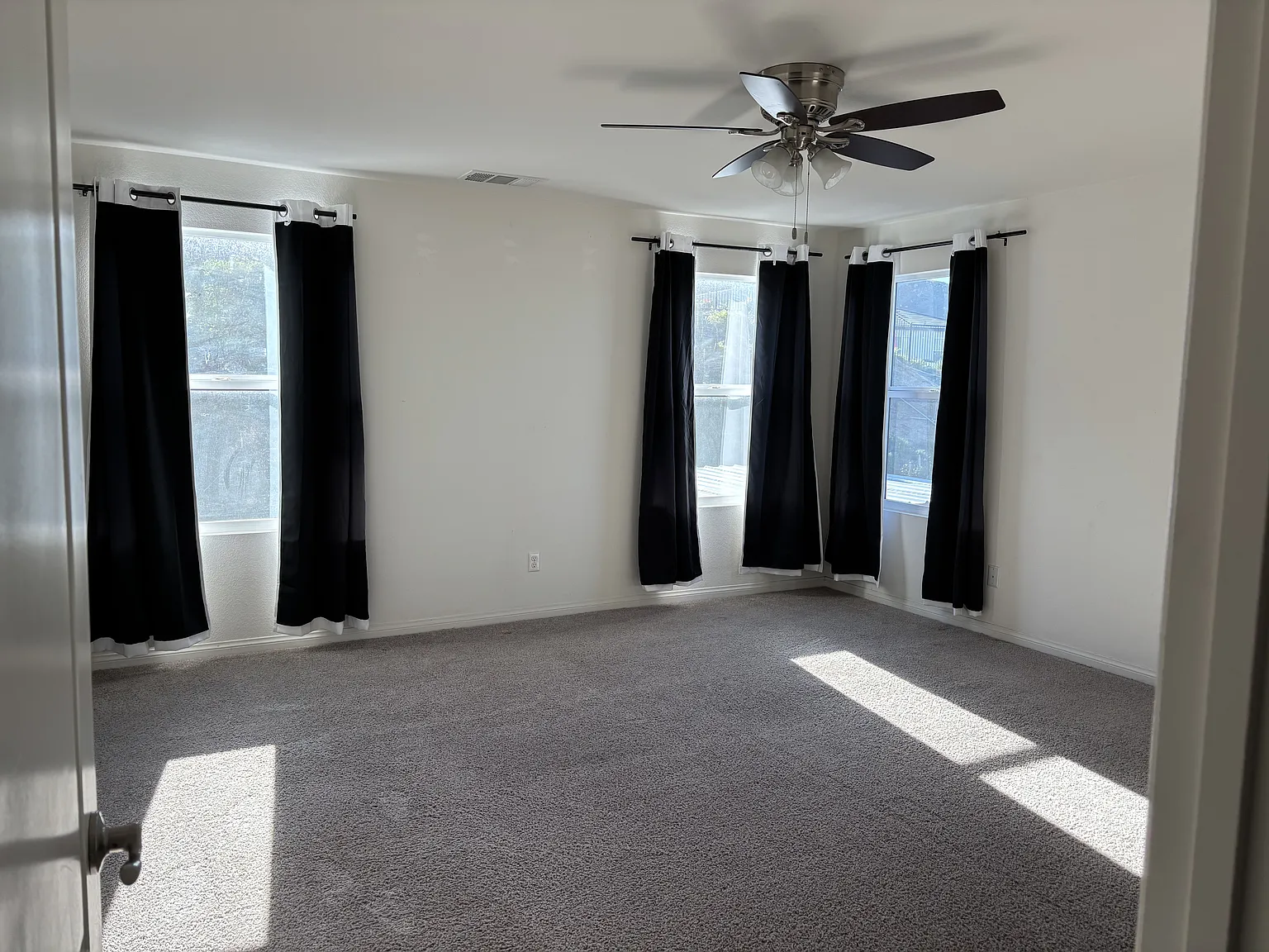 1 bed, 2889 sqft, $1,250 — Photo 1
