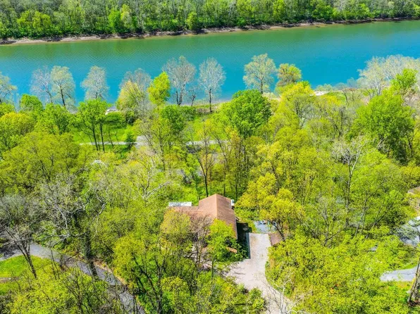 43 Rio Ln, Falling Waters, WV 25419