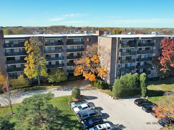 920 Vose Dr APT 208, Gurnee, IL 60031