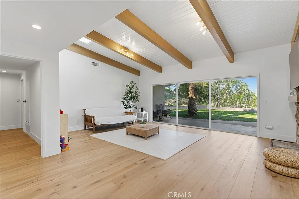 3 bed, 2.5 bath, 2251 sqft, $6,500 — Photo 4
