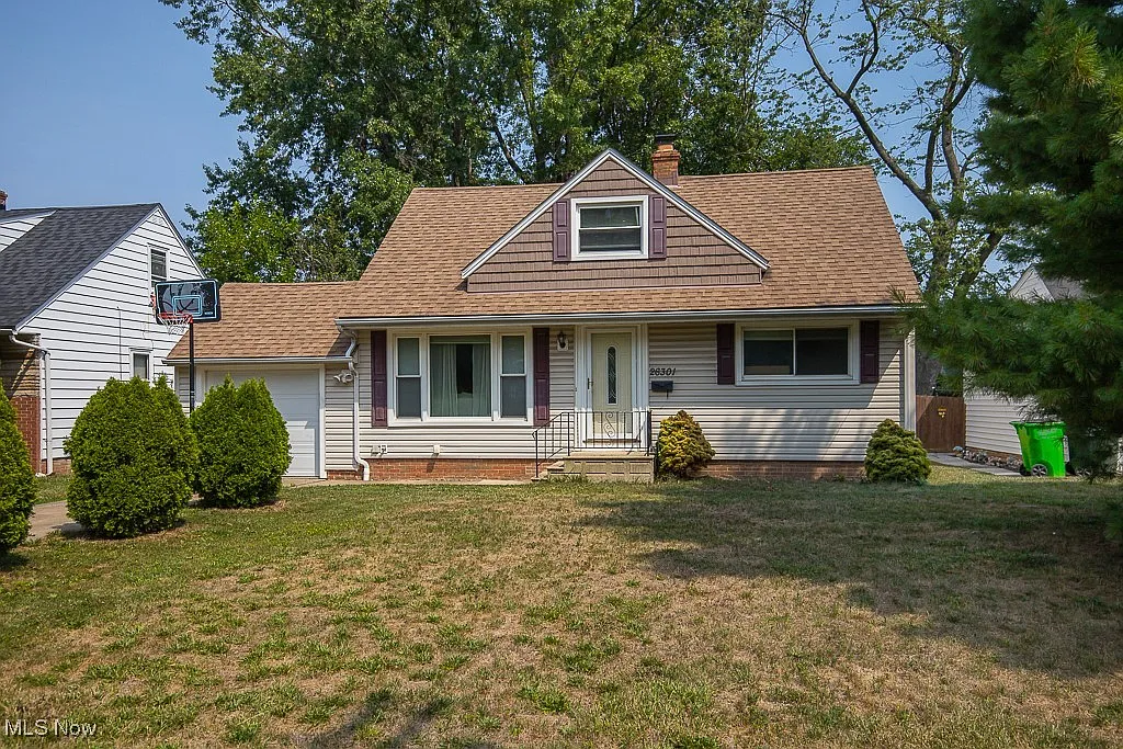 26301 Briardale Ave photo 1