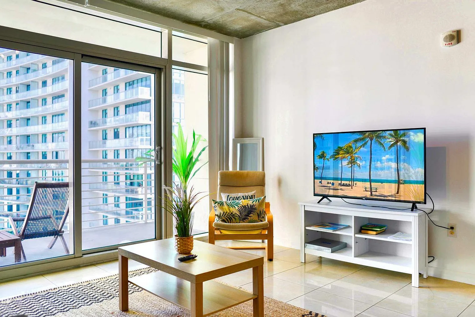 2 bed, 2.0 bath, 1011 sqft, $4,266 — Photo 1