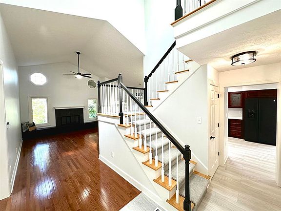 3rd image of 2025 Littlewood Dr