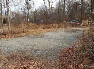 16 Zeek Rd, Morris Plains, NJ 07950