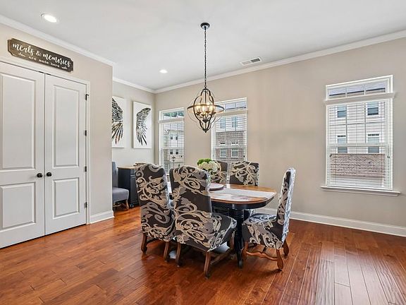 4th image of 3313 Sangster Way