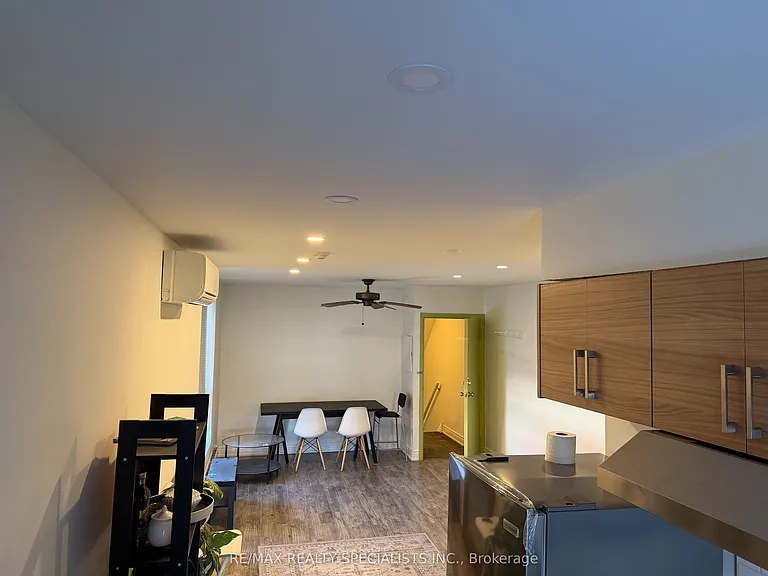 450 Bathurst St #1 — Photo 7