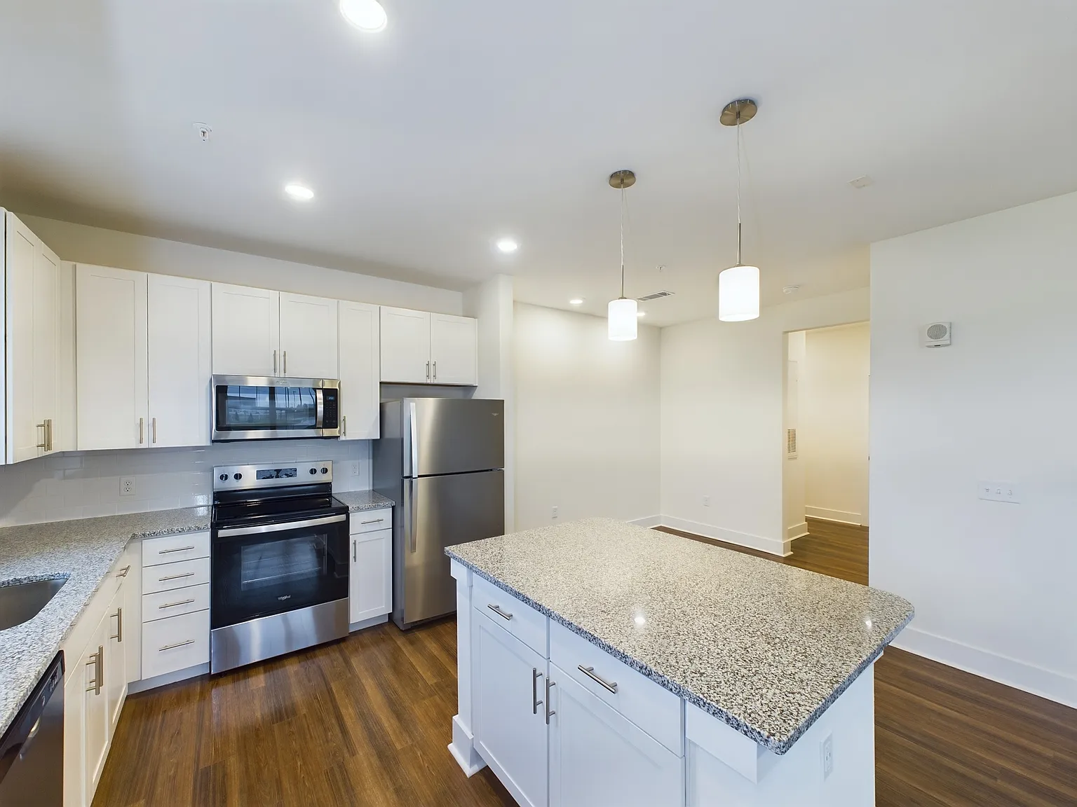 3 bed, 1420 sqft, $2,919 — Photo 3