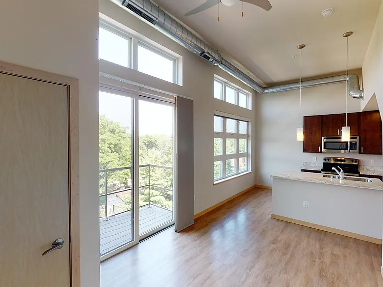 902 Drake St — Photo 51
