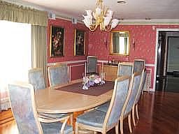 INVITE YOUR ENTIRE FAMILY TO DINNER - THERE'S MORE THAN ENOUGH ROOM!