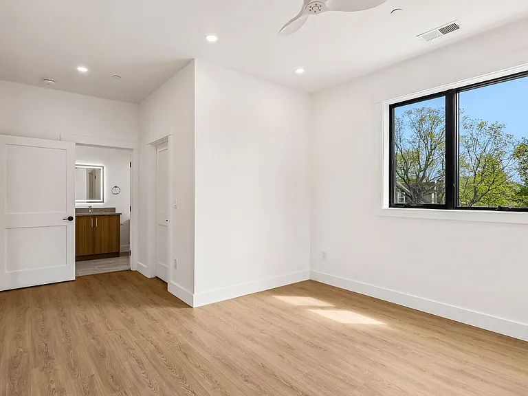 1060 Main Street — Photo 39