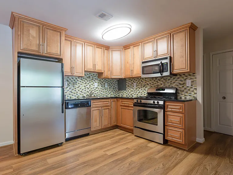 Potomac Ridge Apartments — Photo 17