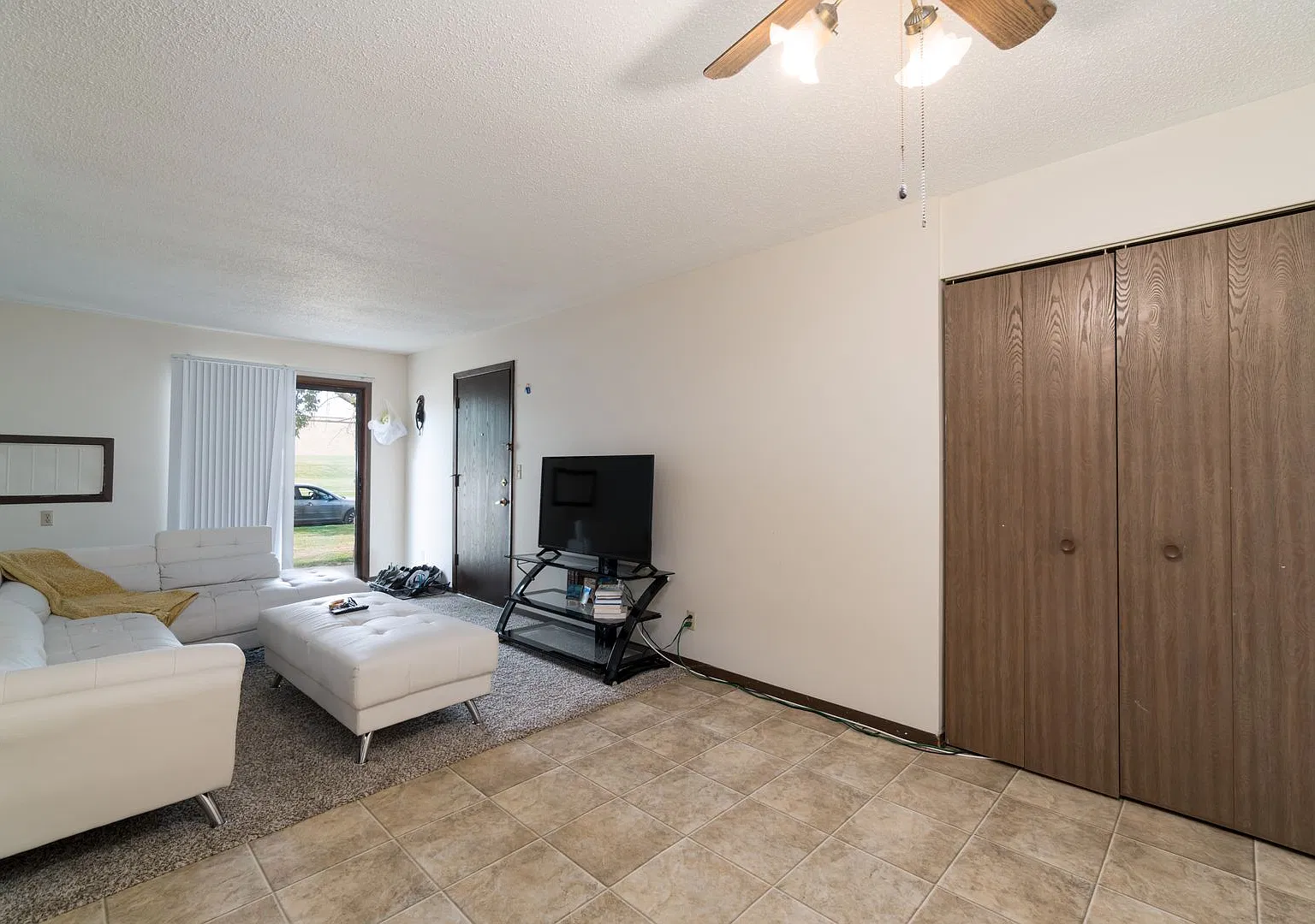 203 W Dolf — Photo 2