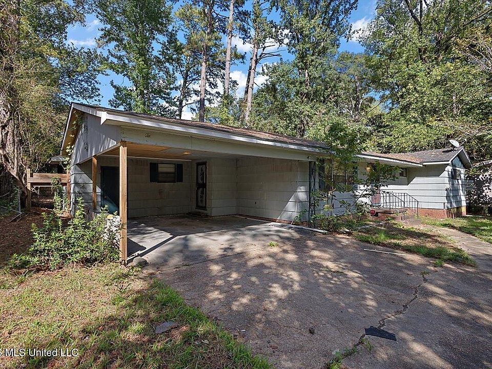 4th image of 920 Sumac Ave