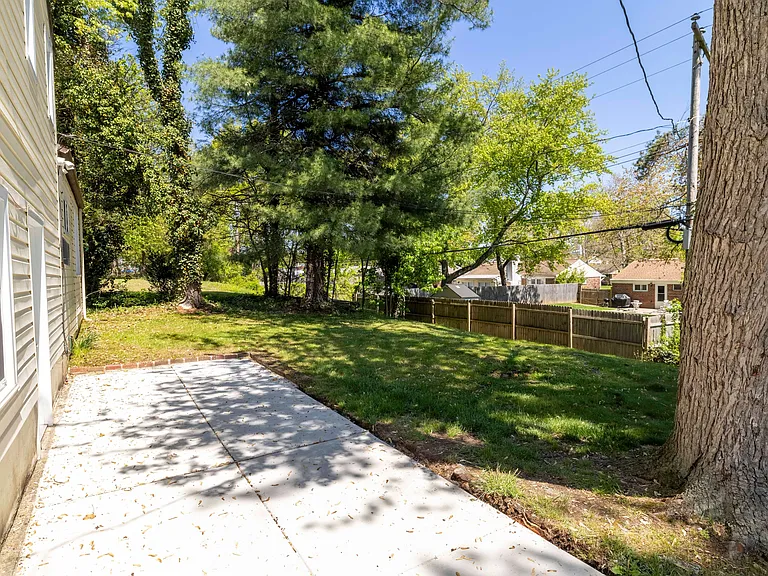 1325 Osbourne Ave — Photo 3