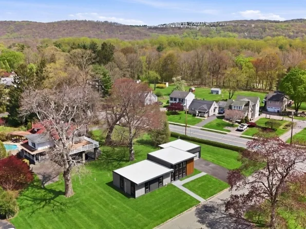 321 Willow Grove St, Hackettstown Town, NJ 07840