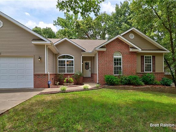 3rd image of 34 Constance Cir