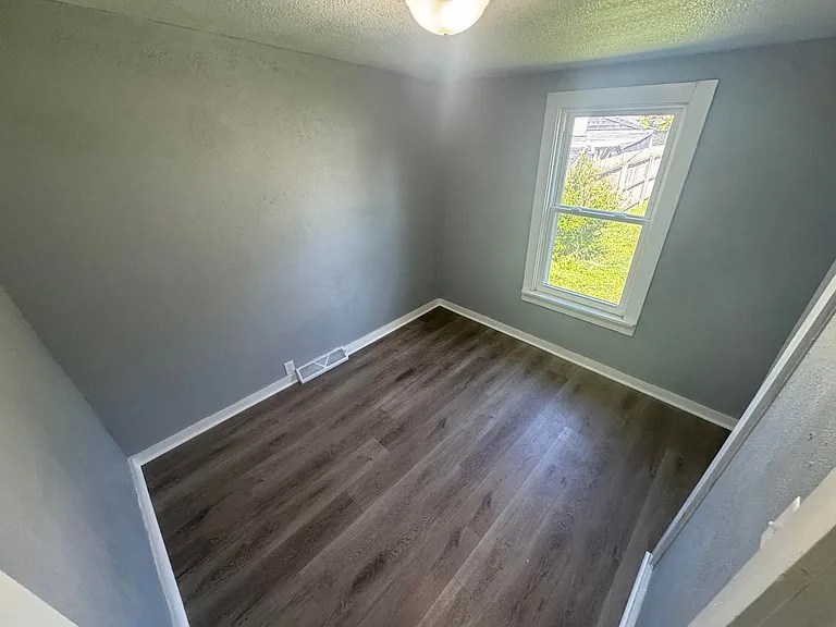 557 Valleywood Dr — Photo 7