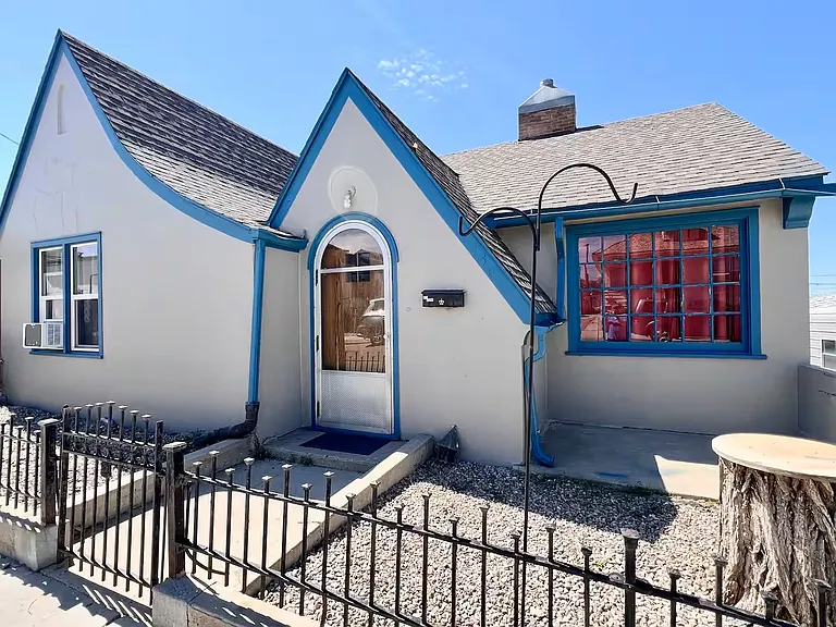 430 Elias Ave — Photo 2