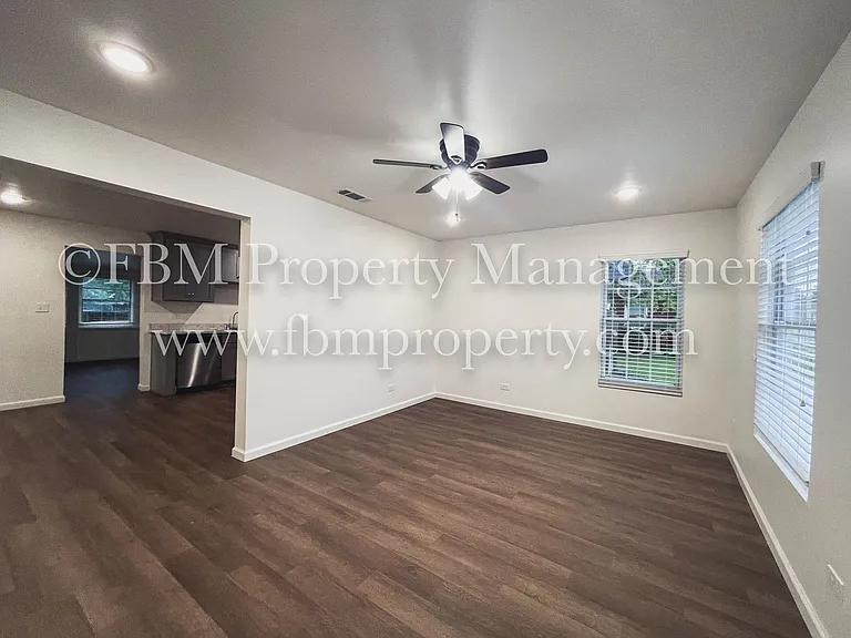 207 Kirksey St — Photo 3