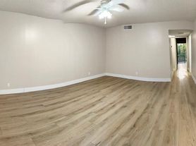 2000 Springdale Blvd