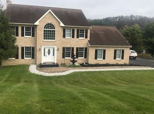 5513 Bridle Rd, Stroudsburg, PA 18360