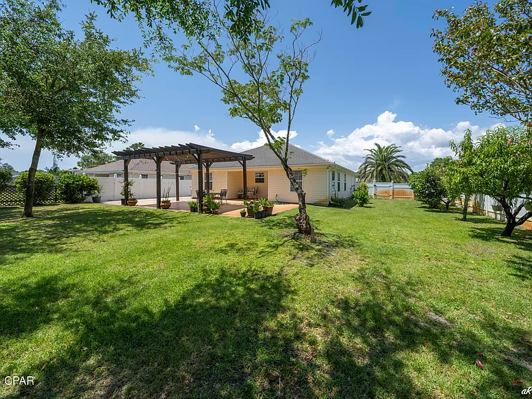 420 Water Oak Cir — Photo 3