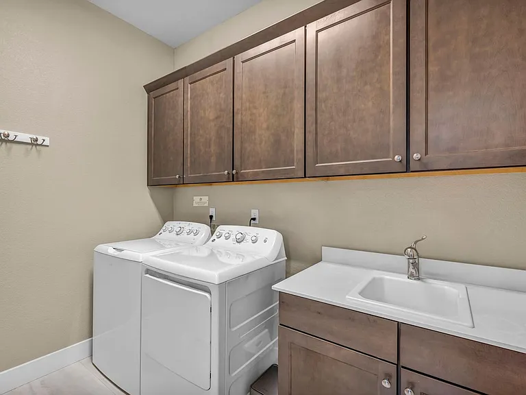 619 Camargue Trl — Photo 43