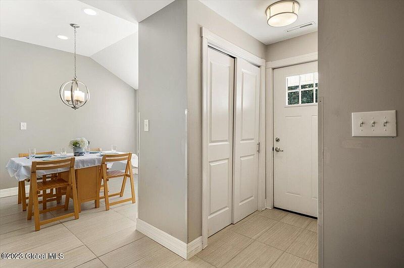 5th image of 269 Meadowlark Drive