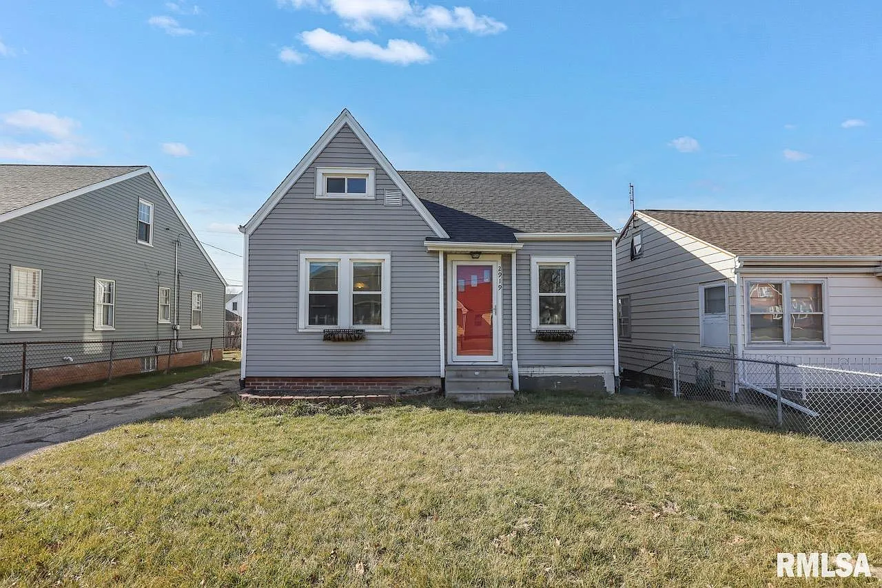 3 bed, 1.5 bath, 1224 sqft, $1,450 — Photo 1