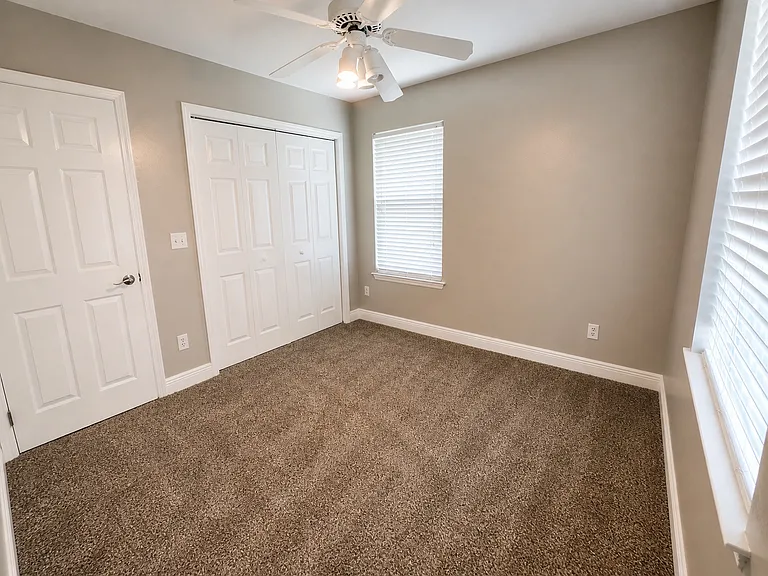 2120 Heathrow Dr — Photo 14