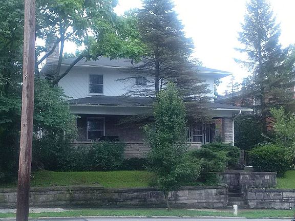 5th image of 324 E 2nd St