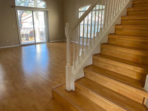 2nd image of 694 Seabrook Ct Unit 204