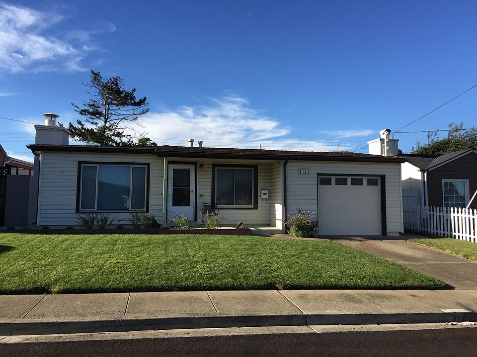 1st image of 32 Bradford Dr