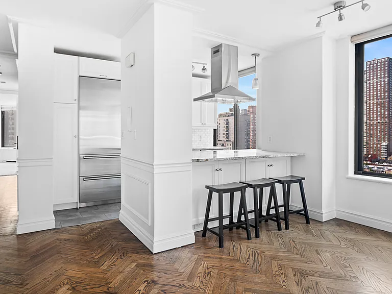 300 E 93rd St #20AF — Photo 1