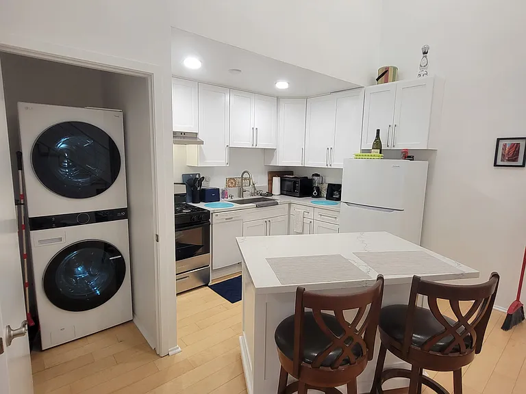 1230 N June St #214 — Photo 21