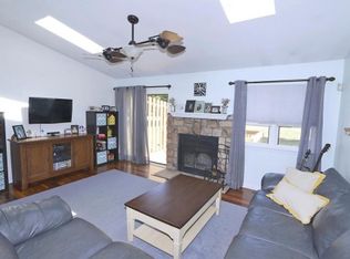 25 Chestnut Way, Manalapan, NJ 07726