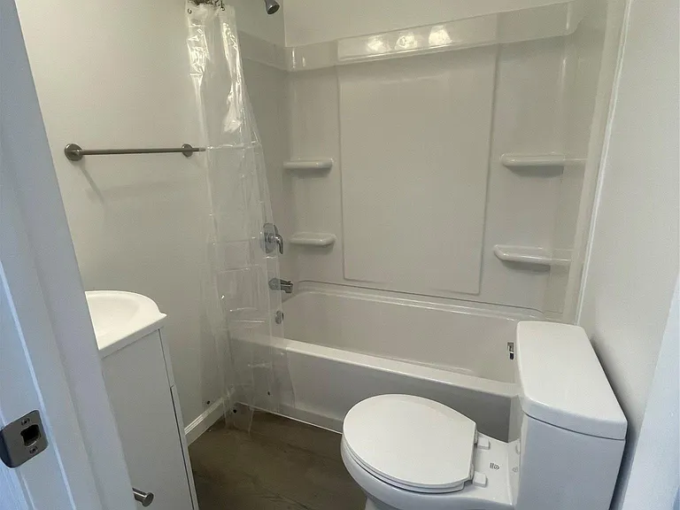 653 Jersey Ave #C — Photo 8