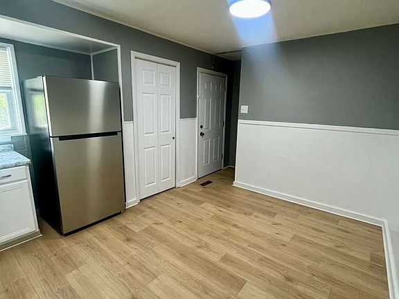 3rd image of 316 Cameron Rd