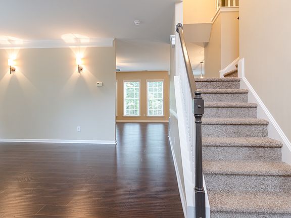 4th image of 2467 N Legacy Park Blvd