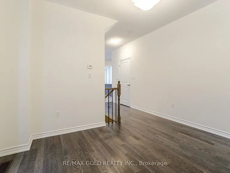 26 Del Grappa St — Photo 6