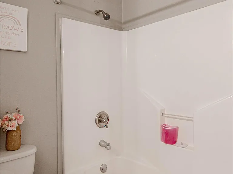 160 Varsity Dr — Photo 27