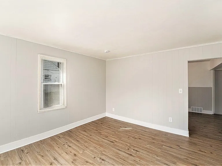 170 Kansas Ave — Photo 10