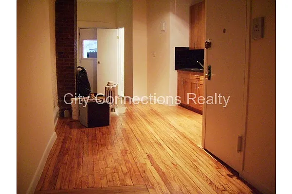 Rented by City Connections Realty | media 18