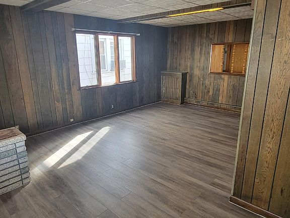 4th image of 1505 Division St Front A