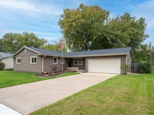1618 Elmwood Ave, Bettendorf, IA 52722