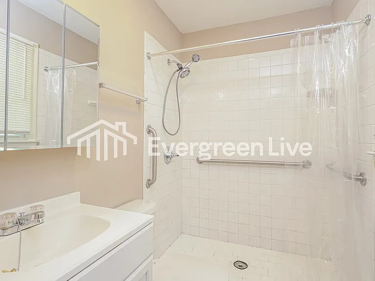 4207 Hampshire Dr — Photo 6