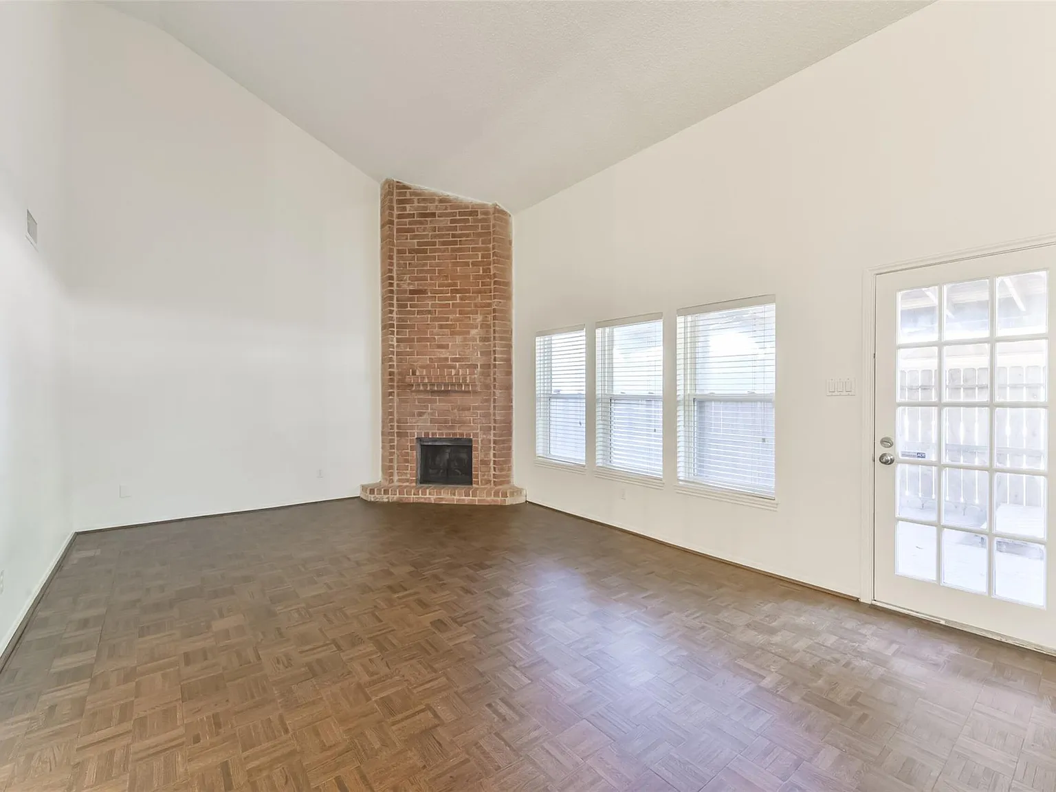 3 bed, 3.0 bath, 2064 sqft, $2,150 — Photo 4
